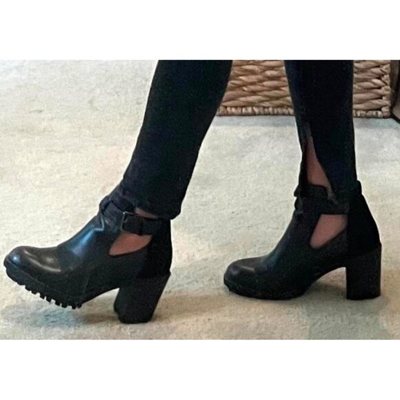 ZARA TRAFALUC Solid Burgundy Patent Leather T-Strap Women's Ankle Boots Size 40 - Picture 1 of 10